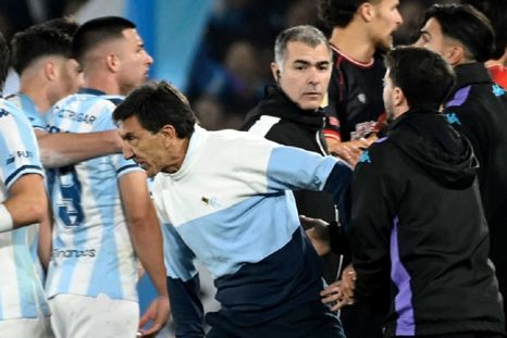 Gustavo Costas y una reacción desmedida que le podría costar caro Gustavo Costas y una reacción desmedida que le podría costar caro