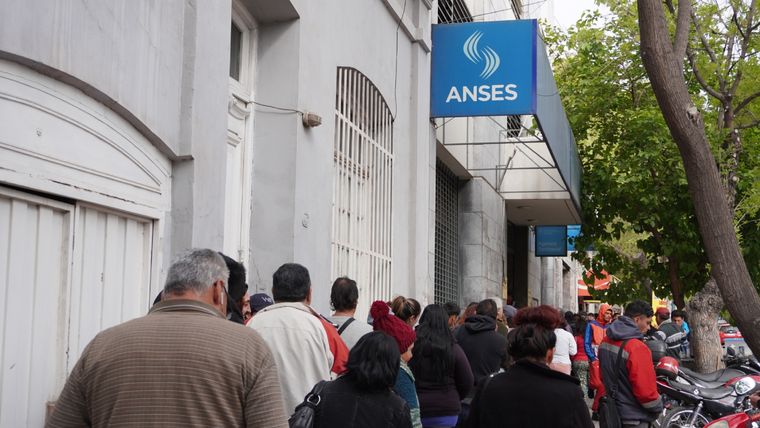 Se confirmó de cuánto será el aumento para jubilados en septiembre. Foto: Rodrigo DAngelo / MDZ