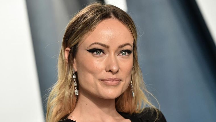 Foto: https://www.20minutos.es/noticia/4992124/0/olivia-wilde-recibe-una-notificacion-legal-de-su-exmarido-jason-sudeikis-en-pleno-escenario/