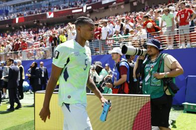 MDZol | Manuel Akanji suiza