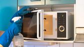 Microondas impecable en segundos con este truco viral. Microondas impecable en segundos con este truco viral.