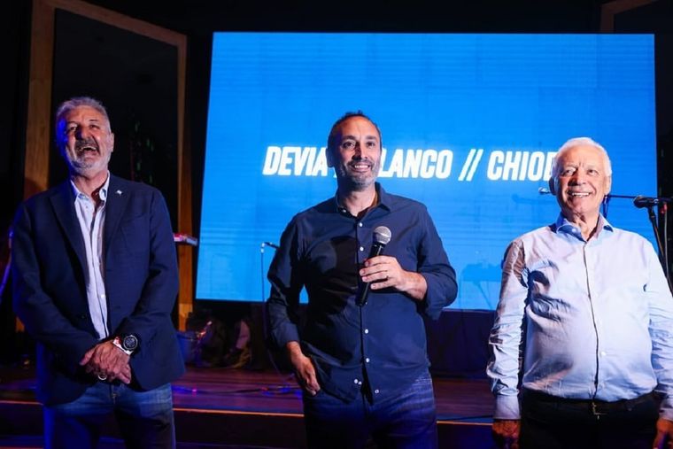 El trinomio del oficialismo de Racing: Alfredo Chiodini (vice segundo), Christian Devia (presidente) y Víctor Blanco (vice primero). Foto: IG @christian.devia