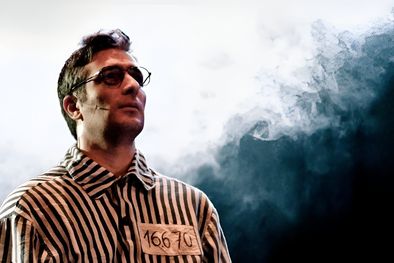 MDZol | Mariano Taccagni en el papel de San Maximiliano Kolbe. Foto: Mariano Pichot