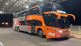 Uno de los micros en los que viajaban los argentinos detenidos por la Policía Federal de Brasil. Uno de los micros en los que viajaban los argentinos detenidos por la Policía Federal de Brasil.