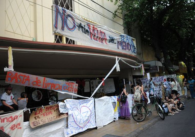 Sigue la polémica por la venta de la sala. Foto: Nacho Gaffuri / MDZ