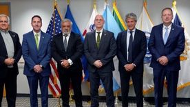 Las delegaciones encabezadas por Juan Pazo (ARCA) y Donald R. Stakes, subcomisionado Ejecutivo Adjunto de la Oficina de Aduanas y Protección Fronteriza de Estados Unidos, firmaron el convenio en Washington. Las delegaciones encabezadas por Juan Pazo (ARCA) y Donald R. Stakes, subcomisionado Ejecutivo Adjunto de la Oficina de Aduanas y Protección Fronteriza de Estados Unidos, firmaron el convenio en Washington.