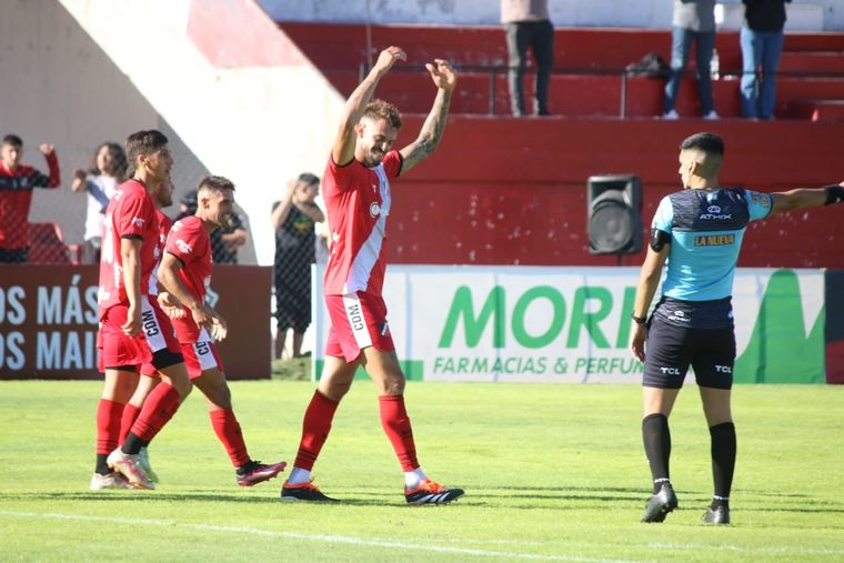 Rasic celebra su segundo gol en Maipú. Foto: Prensa Maipú