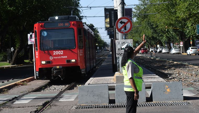 En Artístides y Belgrano los semáforos dejaron de funcionar en la siesta. Foto: Marcos Garcia/MDZ