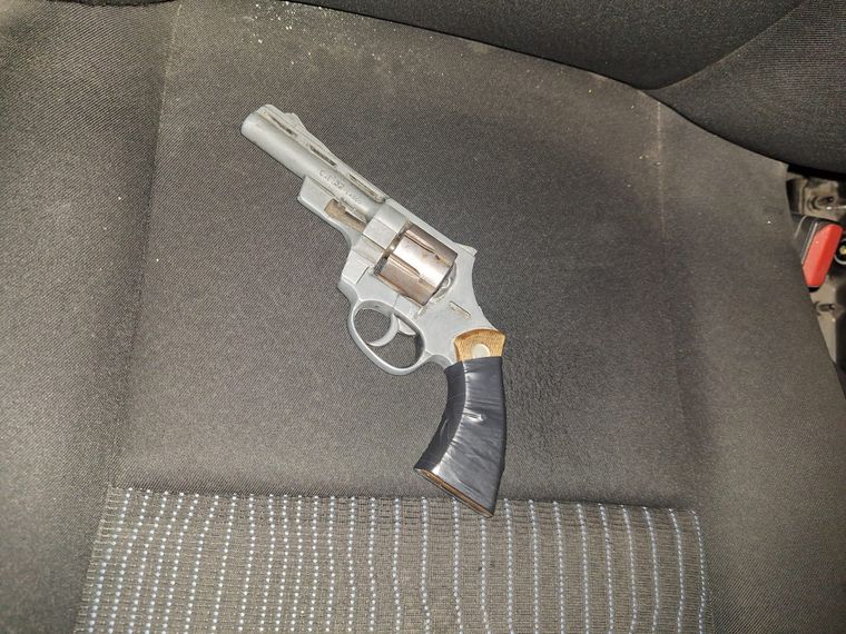 Revólver calibre 38, con número de serie limado, secuestrado durante los operativos Foto: Ministerio de Seguridad