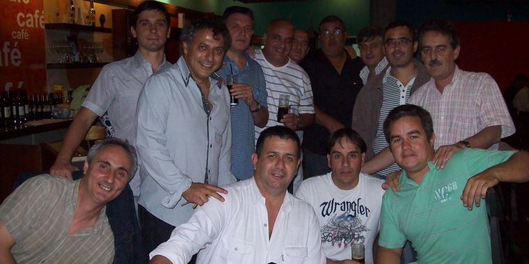 Parte de la comisión junto al presidente en una noche con sueños tricolores