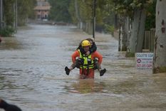 al menos dos muertos y ocho desaparecidos en francia por las inundaciones al menos dos muertos y ocho desaparecidos en francia por las inundaciones