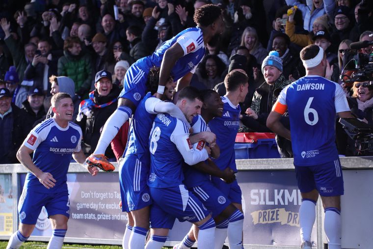 El Macclesfield, de la sexta división, hizo historia y dejó en el camino al Crystal Palace, que venía de conseguir el título en la temporada anterior.