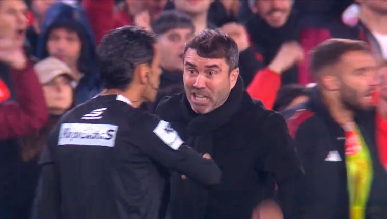 El Chacho Coudet se desencajó tras la lesión de Driussi.