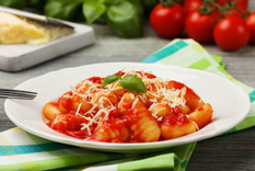 Sabor de hogar: receta de ñoquis con salsa de tomate tradicional.