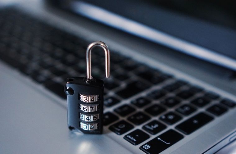 Ciberseguridad: las contraseñas son clave para proteger los activos informáticos.