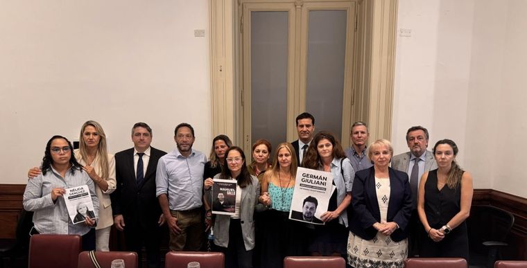 La reunión con los familiares de Nahuel Gallo y Germán Giuliani en el Congreso.&nbsp;