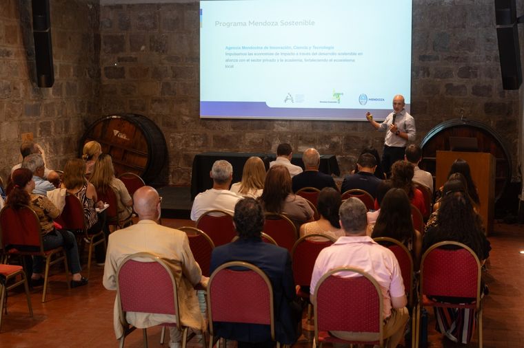 La propuesta está destinada a proyectos que incrementen la productividad de las empresas mediante la sostenibilidad e innovación tecnológica. Foto: Prensa Gobierno de Mendoza