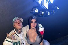 Santa Fé Klan lanza un picante comentario para Karely Ruiz Las celebridades trabajaron juntos en un videoclip, pero las pruebas apuntan a que podrían tener un romance. Foto: INSTAGRAM @santa_fe_klan_473