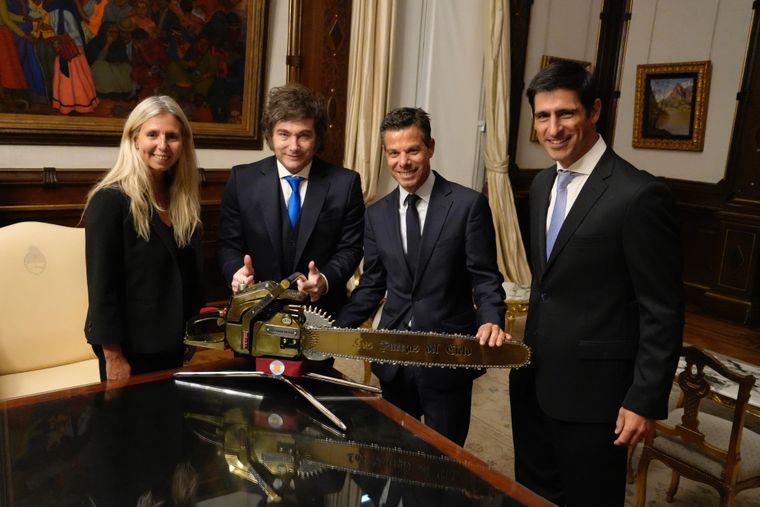 Javier Milei recibió a los directivos de Visa para la región en la Casa Rosada.