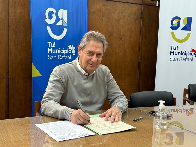 El intendente Omar Félix convocó a una elección para elegir constituyentes en San Rafael y es obligatorio ir a votar. El intendente Omar Félix convocó a una elección para elegir constituyentes en San Rafael y es obligatorio ir a votar.