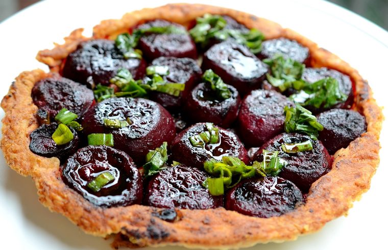 Tarta exprés de masa de verdura y relleno de remolacha Foto: No vive de ensalada - WordPress (novivedeensalada.files=