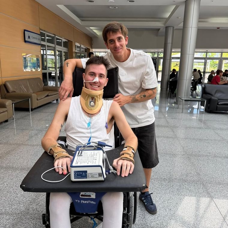 Juan Cruz Yacopini junto a su primo. Juan Cruz Yacopini junto a su primo.