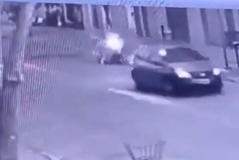 Cámaras de seguridad captaron el ataque Foto: Captura de video.