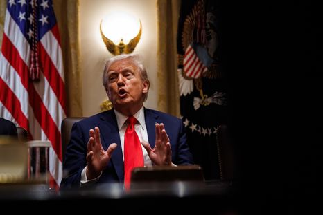 Les daremos un duro golpe cuando entren por tierra, advirtió Donald Trump.