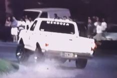 Un vistazo a la Mendoza de fines de los 90. Te mostramos las arriesgadas piruetas automovilísticas sobre el circuito nocturno de la fuente.