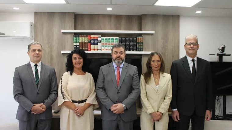 Ricardo Apcarian, Cecilia Criado, Sergio Ceci, Liliana Piccinini y Sergio Barotto, jueces del STJ. Ricardo Apcarian, Cecilia Criado, Sergio Ceci, Liliana Piccinini y Sergio Barotto, jueces del STJ.