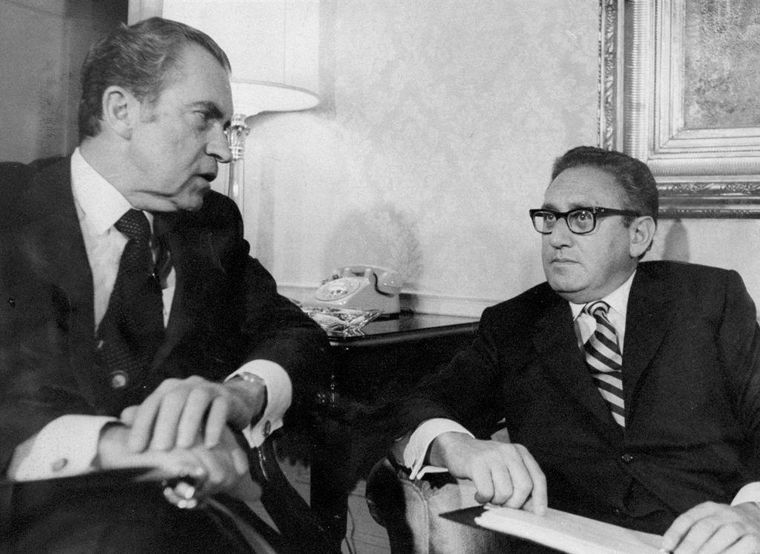 Nixon encargó a Kissinger que encontrara una manera de finalizar la implicación de EE.UU. en Vietnam.