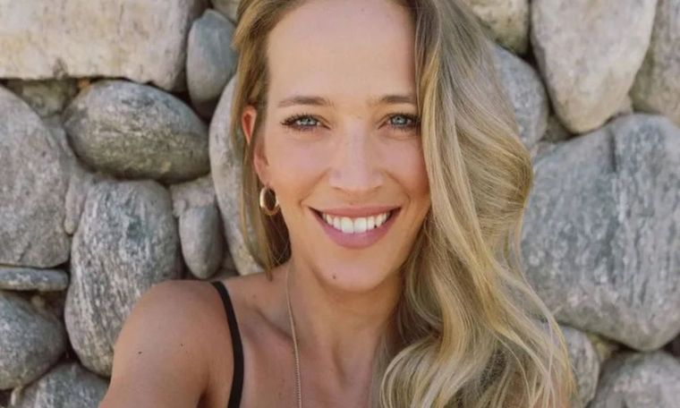 Luisana Lopilato sorprendió con un sensual look en el auto La actriz está próxima a llegar a la Argentina