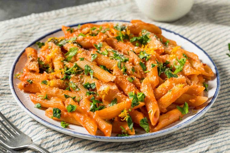 Penne al baffo Una receta simple y deliciosa para hacer en minutos. Foto: Shutterstock