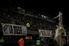 El simpatizante, identificado como Osvaldo David Muñoz, se descompensó en la tribuna y murió pese a los esfuerzos médicos por reanimarlo. El simpatizante, identificado como Osvaldo David Muñoz, se descompensó en la tribuna y murió pese a los esfuerzos médicos por reanimarlo.