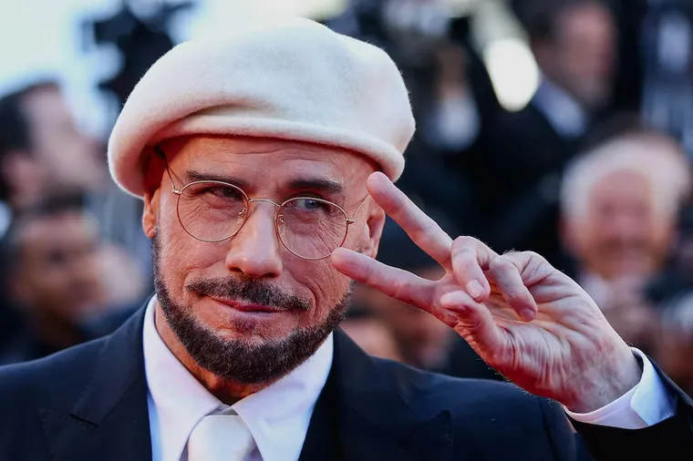 El actor explicó que su look fue un homenaje deliberado a los directores de la vieja escuela. El actor explicó que su look fue un homenaje deliberado a los directores de la vieja escuela.