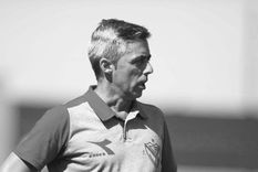 Héctor Manrique falleció este viernes antes del partido de Reserva. Foto: @Vélez Héctor Manrique falleció este viernes antes del partido de Reserva. Foto: @Vélez