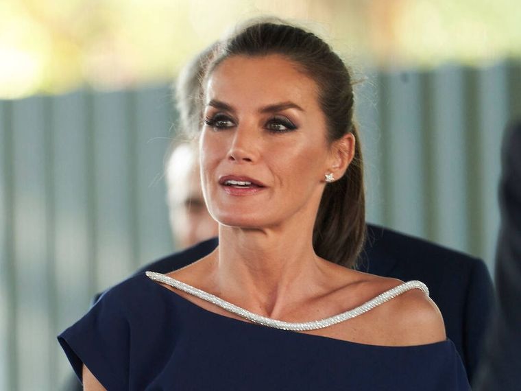 Letizia Ortiz también se anima a looks más juveniles y audaces. Foto: Instagram