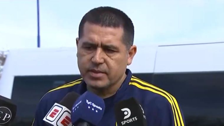 El presidente charló con los futbolistas post 0-0 en Córdoba. Foto: Captura Video
