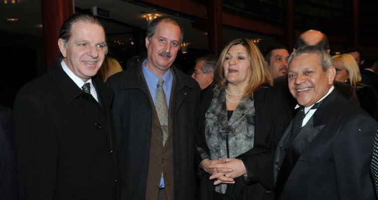 Jorge Nanclares; su esposa, María Inés Godoy; Sebastián Godoy Lemos y Santiago Buenas ondas Morales. Foto: Pachy Reynoso / MDZ