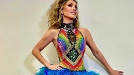 Foto: https://www.revistafama.com/celebridades/anahi-arrasa-la-mas-draga-exotico-outfit-peluche-pedreria
