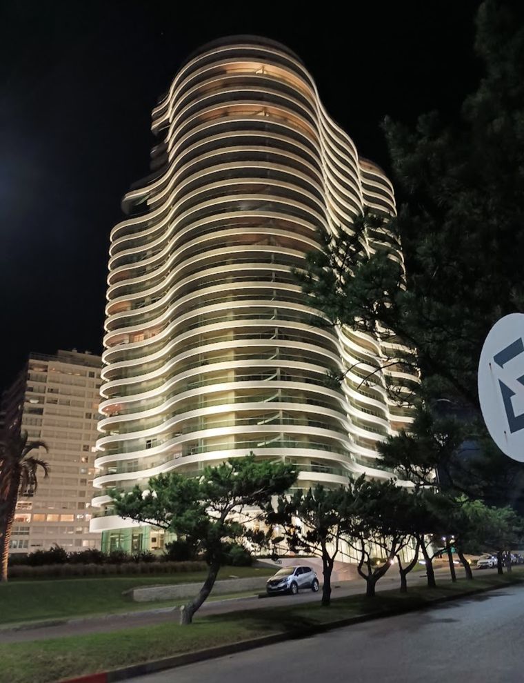 Cuatro torres de más de 20 pisos frente al mar componen el exclusivo complejo de residencias