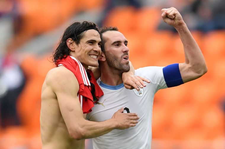 Cavani y Godín, juntos en el Mundial 2018. Foto: NA