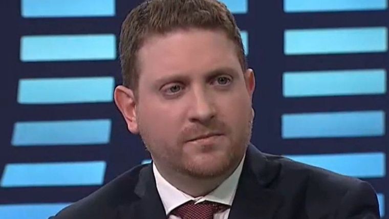 Jonatan Viale enfrenta una dura competencia con Luis Majul Foto: Captura de video LN+