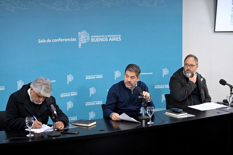 El ministro de Trabajo bonaerense Walter Correa participo de la conferencia del jefe de Gabinete de Kicillof , Carlos Bianco, donde hizo el anuncio del proyecto de Ley para regular a los deliverys en la provincia de Buenos Aires El ministro de Trabajo bonaerense Walter Correa participo de la conferencia del jefe de Gabinete de Kicillof , Carlos Bianco, donde hizo el anuncio del proyecto de Ley para regular a los deliverys en la provincia de Buenos Aires