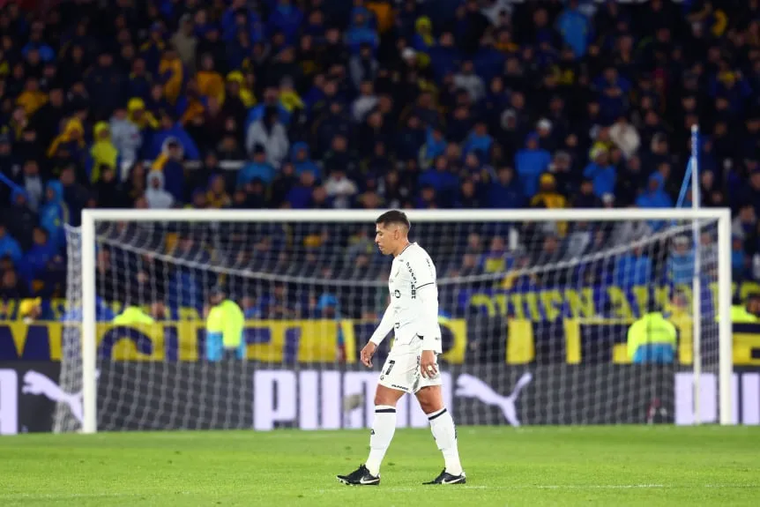 Wilfrido Báez retirándose de la cancha tras su expulsión. Wilfrido Báez retirándose de la cancha tras su expulsión.
