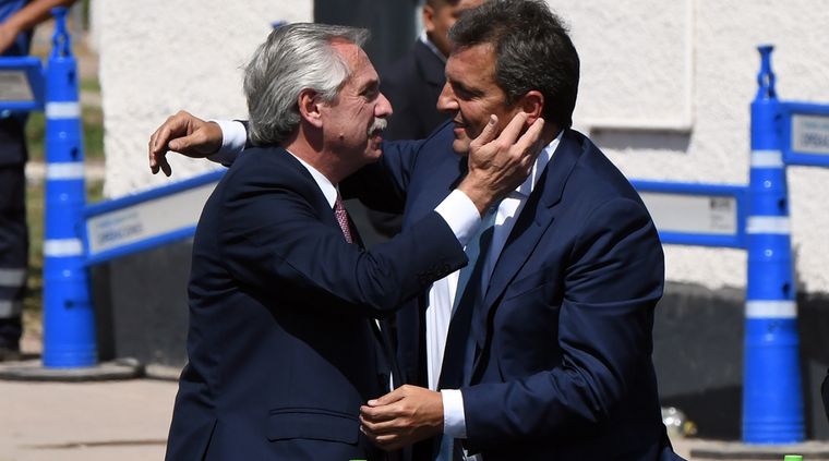 PASO o tensión: Alberto Fernández quiere que Sergio Massa compita con Daniel Scioli en las elecciones primarias del espacio oficialista. Foto: ALF PONCE MERCADO / MDZ