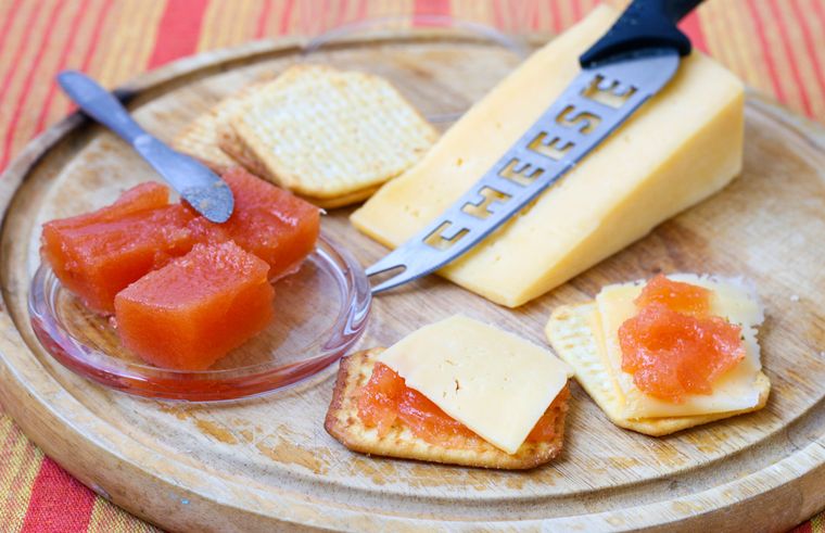 Es famoso en el clásico postre argentino llamado “vigilante”, que lo combina con queso, pero también se usa en platos salados y picadas. Prepara esta receta y tendrás un delicioso postre. Es famoso en el clásico postre argentino llamado “vigilante”, que lo combina con queso, pero también se usa en platos salados y picadas. Prepara esta receta y tendrás un delicioso postre.