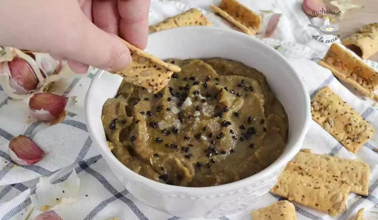 Sorprende a tus invitados con el dip de berenjena asada perfecto Foto: Disfrutando de la cocina