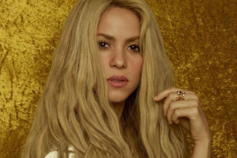 FUERTE DENUNCIA CONTRA SHAKIRA. UNA EXEMPLEADA LA DENUNCIÓ PUBLICAMENTE.