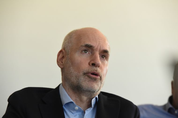 El precandidato presidencial pidió al fundador del PRO que explique sus razones